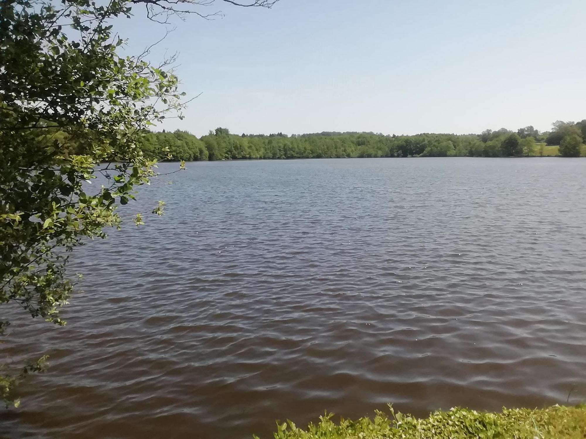 High Mill Lake - Etang De Brigueuil Экстерьер фото
